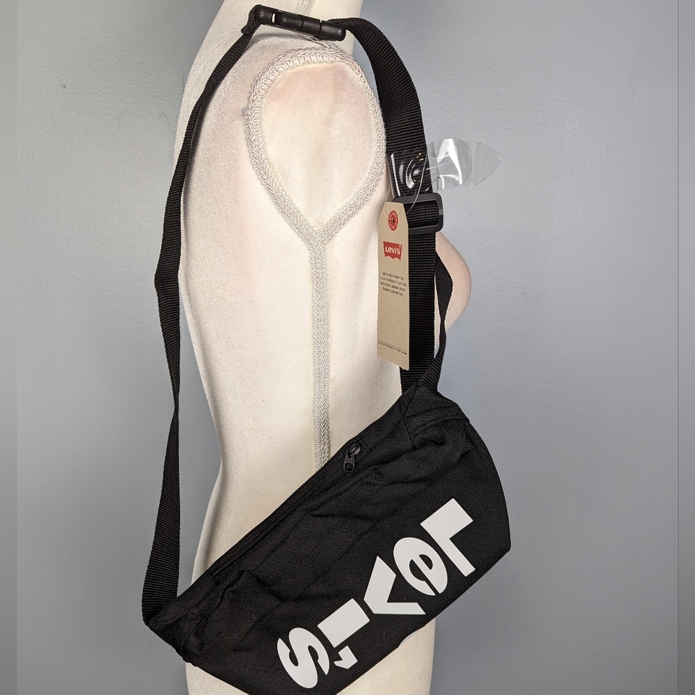 Levi's crossbody belt bag